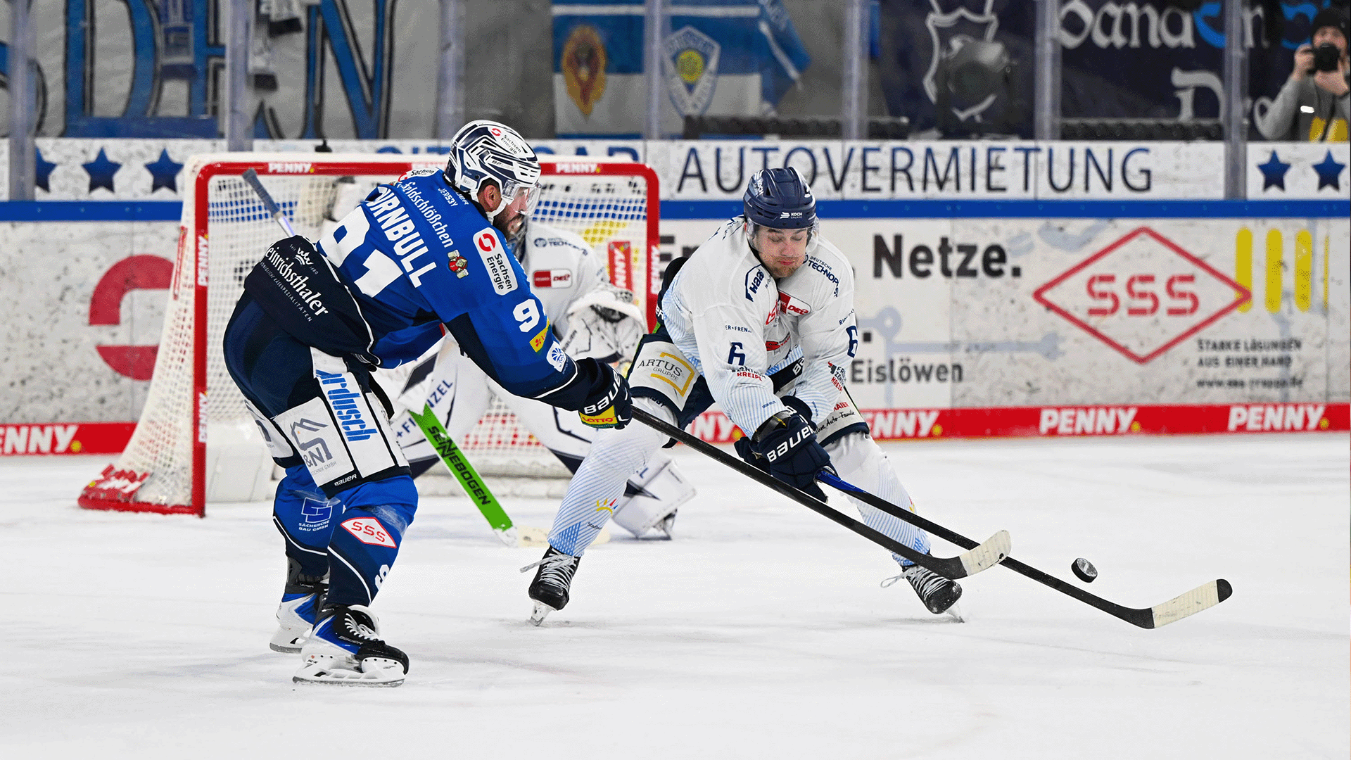 Dresdner Eislöwen gg. Straubing Tigers